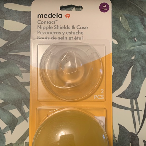 Selling boxes of breast pads and a nipple shield - Picture 2 of 4